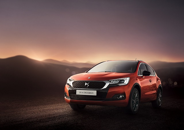NEW DS 4 CROSSBACK DEBUT FAIR