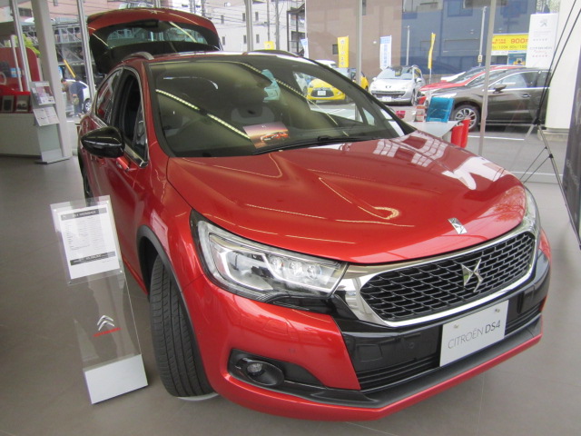 NEW DS 4 CROSSBACK DEBUT FAIR