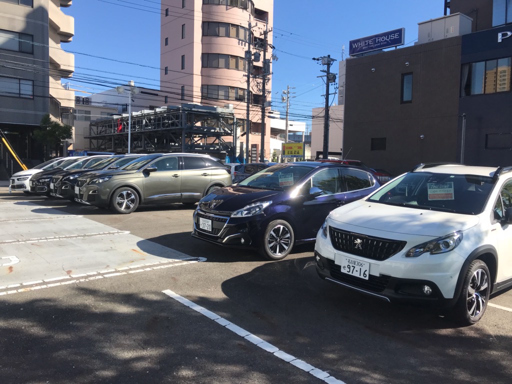 シトロエンショールームでプジョー車が一緒に見れます！